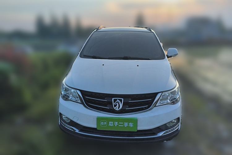 Used Baojun 730 2015 1.8L Manual Luxury Navigation ESP Version 7-seater Front