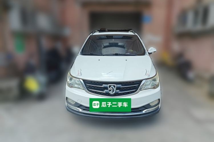 Used Baojun 730 2015 1.8L Manual Luxury Navigation ESP Version 7-seater Front