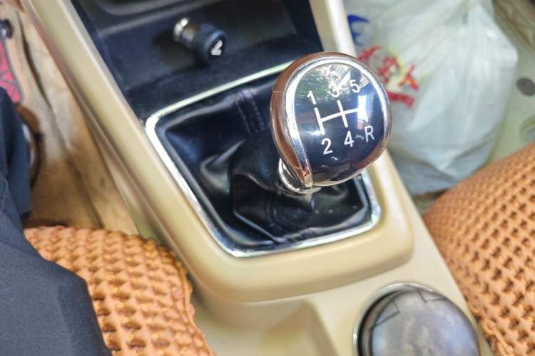Used Baojun 730 2015 1.8L Manual Luxury Navigation ESP Version 7-seater Gear Lever