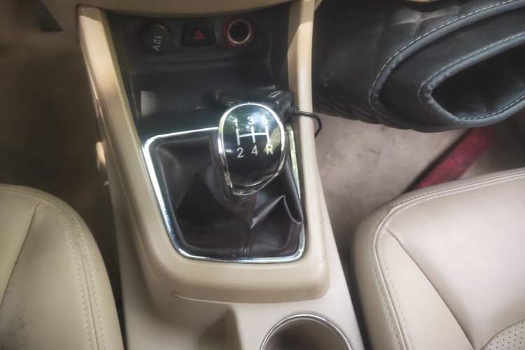 Used Baojun 730 2015 1.8L Manual Comfort ESP Version 7-seater Gear Lever