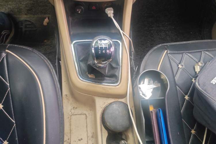 Used Baojun 730 2015 1.8L Manual Luxury Navigation ESP Version 7-seater Gear Lever