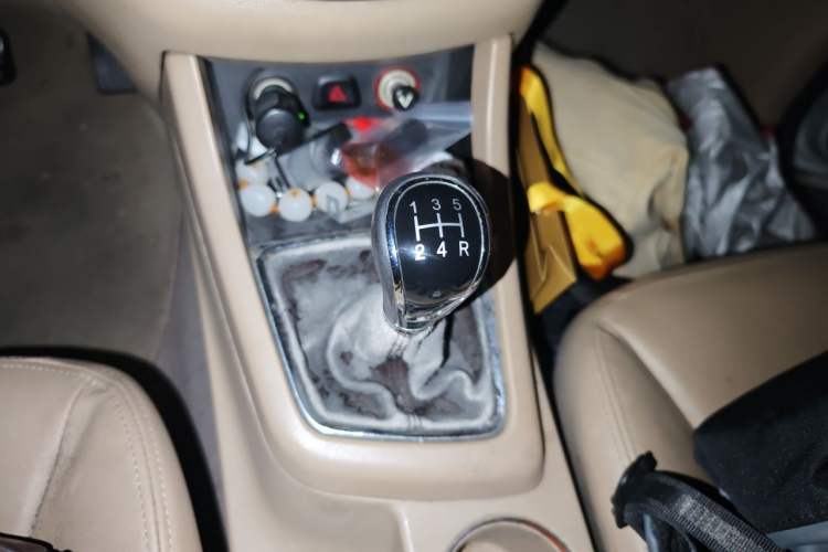 Used Baojun 730 2015 1.8L Manual Luxury Navigation ESP Version 7-seater Gear Lever