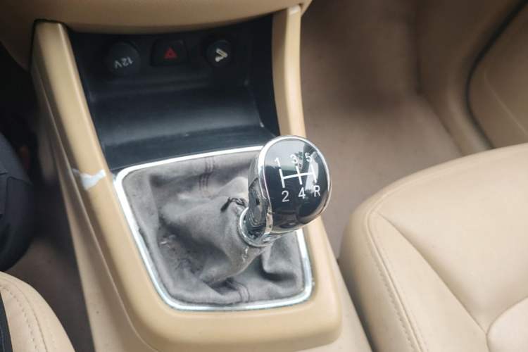 Used Baojun 730 2015 1.8L Manual Luxury Navigation ESP Version 7-seater Gear Lever