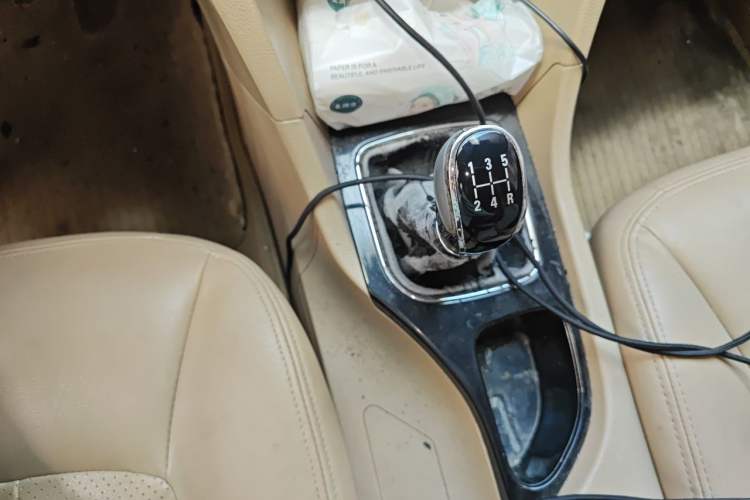 Used Baojun 730 2015 1.8L Manual Luxury Navigation ESP Version 7-seater Gear Lever