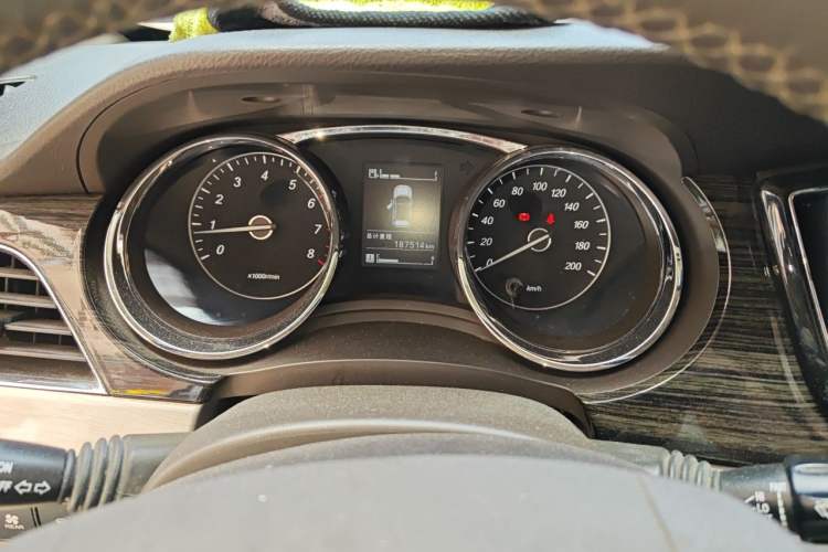Used Baojun 730 2015 1.8L Manual Luxury Navigation ESP Version 7-seater Instrument Cluster