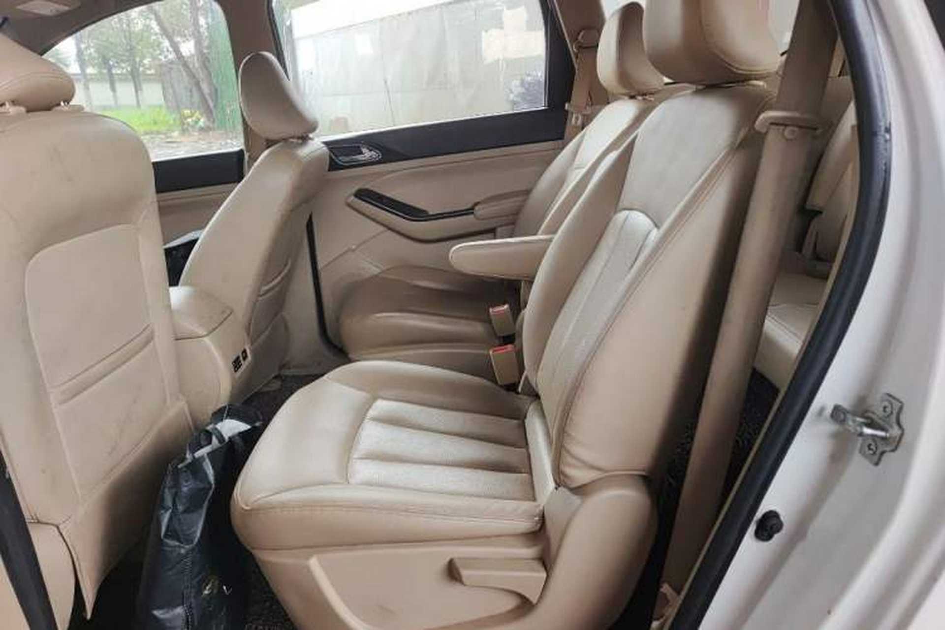 Used Baojun 730 2015 1.8L Manual Comfort ESP Version 7-seater Interior 3