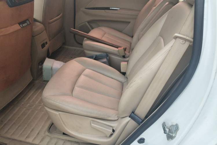 Used Baojun 730 2015 1.8L Manual Luxury Navigation ESP Version 7-seater Left Rear Seat