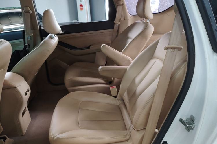 Used Baojun 730 2015 1.8L Manual Luxury Navigation ESP Version 7-seater Left Rear Seat