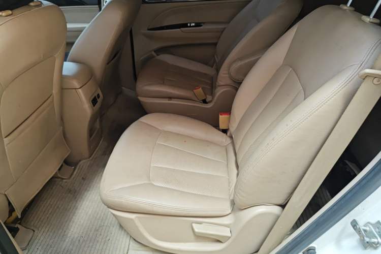 Used Baojun 730 2015 1.8L Manual Luxury Navigation ESP Version 7-seater Left Rear Seat