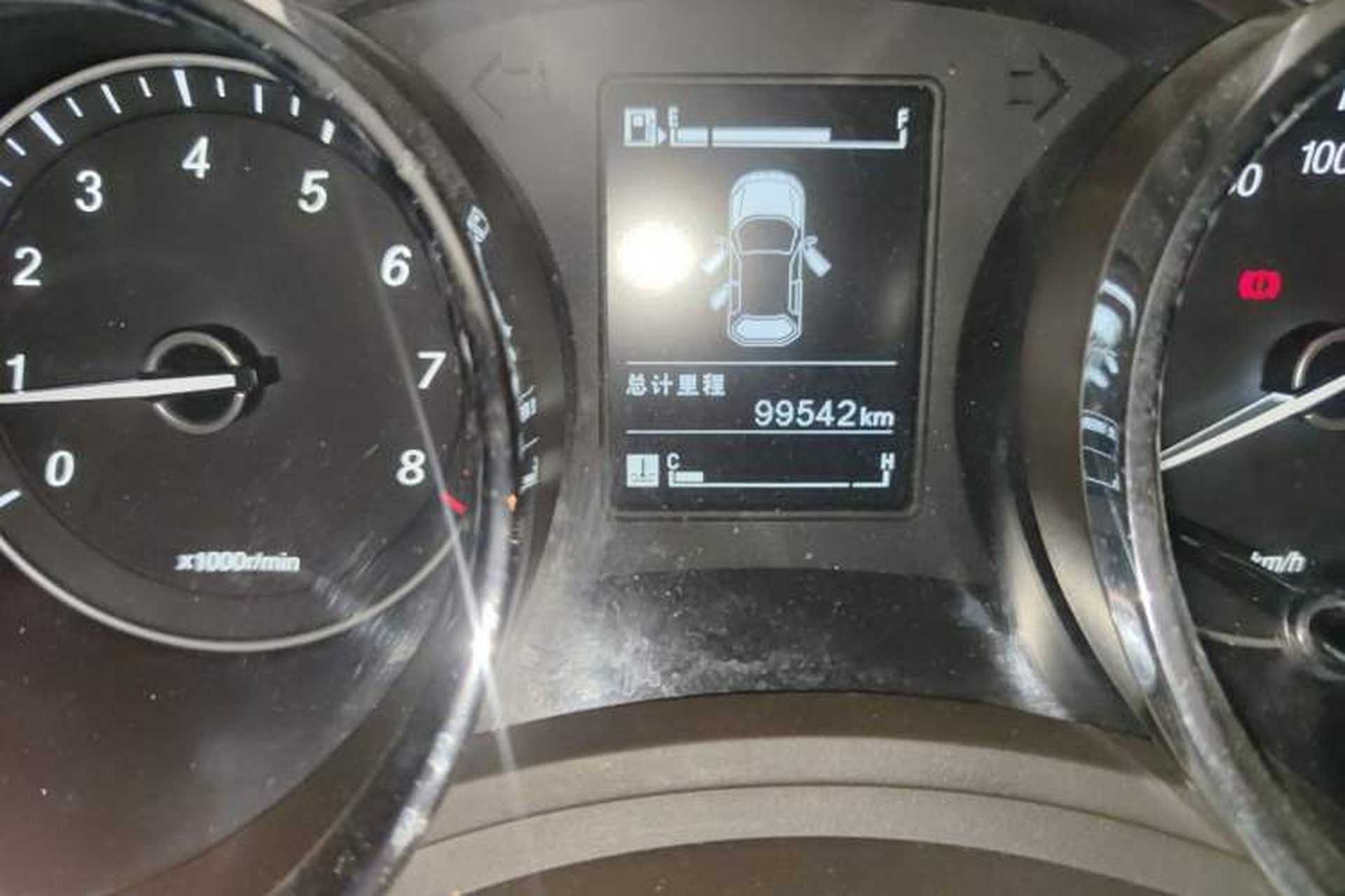 Used Baojun 730 2015 1.8L Manual Luxury Navigation ESP Version 7-seater Odometer Close Up