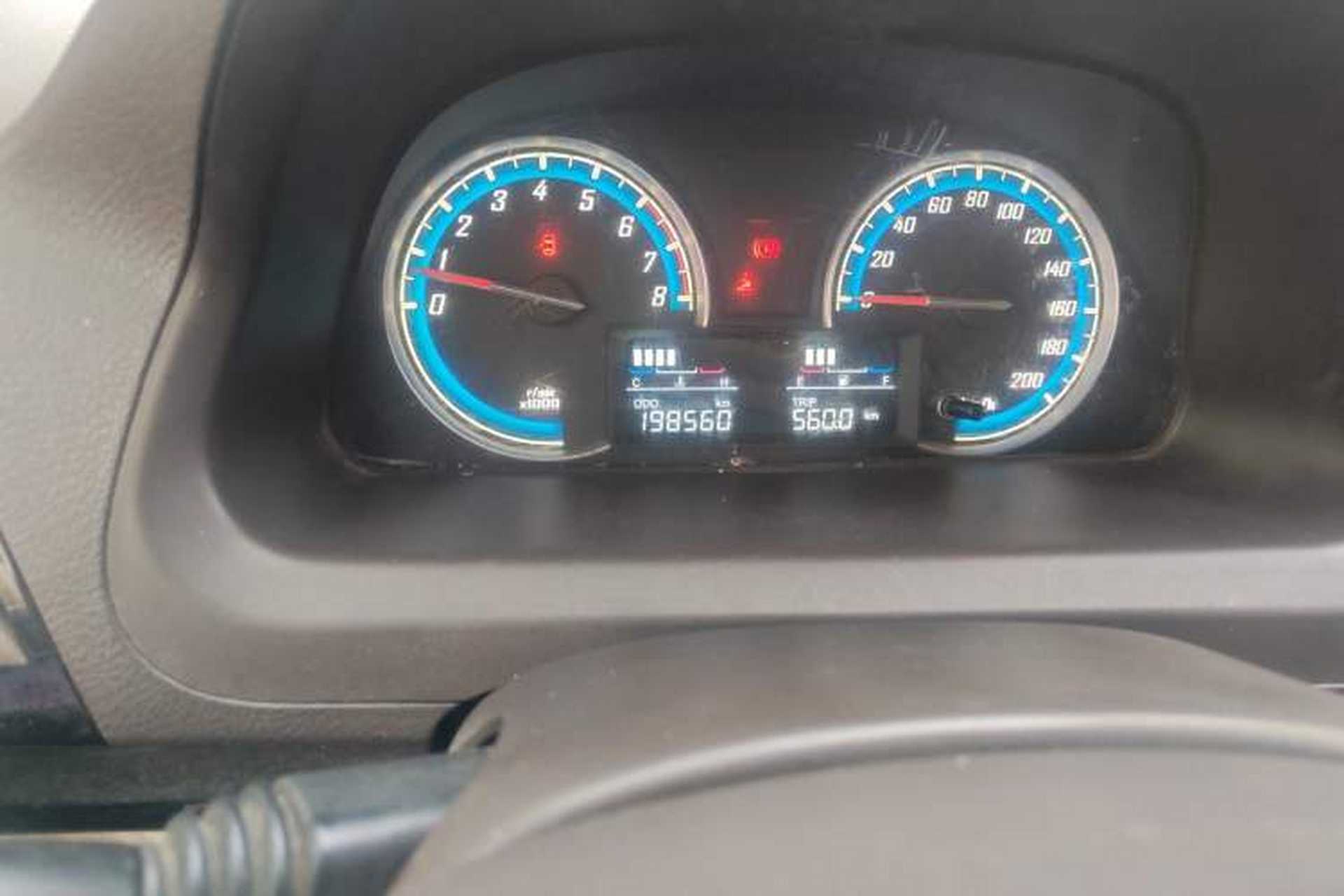 Used Baojun 730 2015 1.8L Manual Luxury Navigation ESP Version 7-seater Odometer Close Up