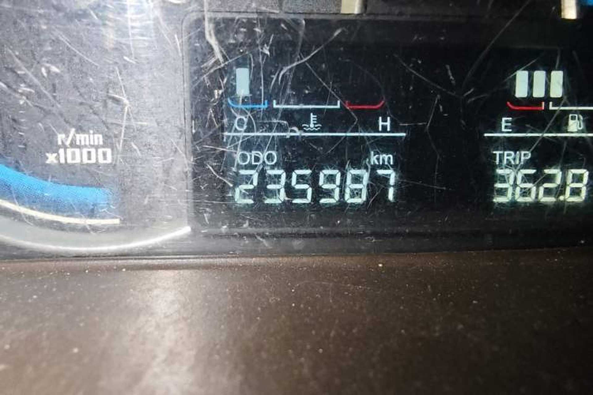 Used Baojun 730 2015 1.8L Manual Luxury Navigation ESP Version 7-seater Odometer Close Up