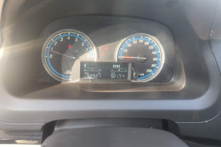 Used Baojun 730 2015 1.8L Manual Luxury Navigation ESP Version 7-seater Odometer Close Up