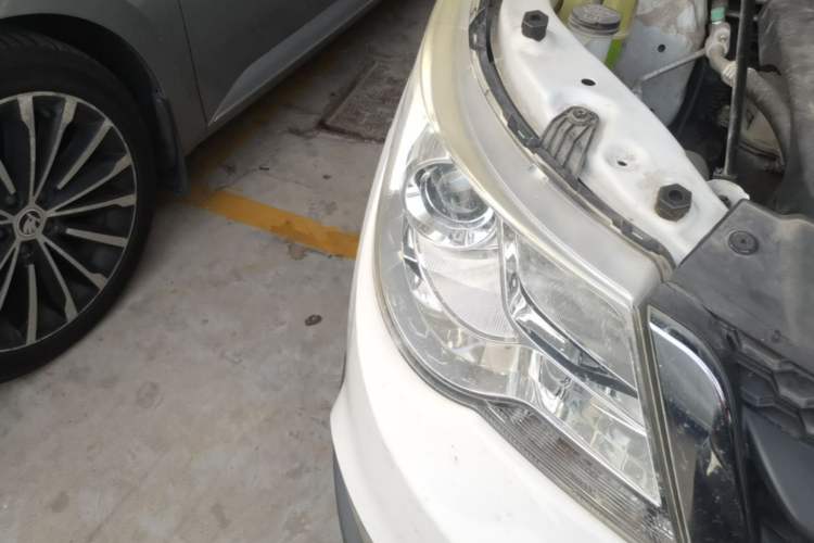 Used Baojun 730 2015 1.8L Manual Luxury Navigation ESP Version 7-seater Right Front Headlight