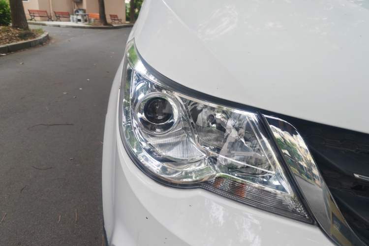 Used Baojun 730 2015 1.8L Manual Luxury Navigation ESP Version 7-seater Right Front Headlight