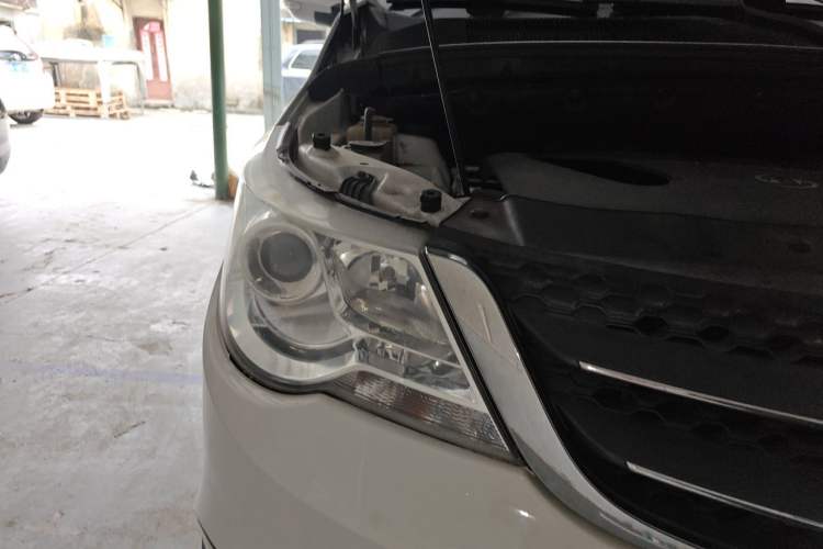 Used Baojun 730 2015 1.8L Manual Comfort ESP Version 7-seater Right Front Headlight