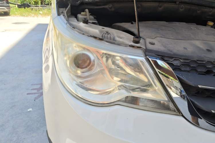 Used Baojun 730 2015 1.8L Manual Comfort ESP Version 7-seater Right Front Headlight