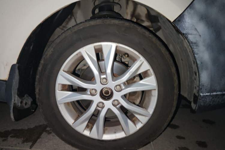 Used Baojun 730 2015 1.8L Manual Luxury Navigation ESP Version 7-seater Right Front Wheel Hub