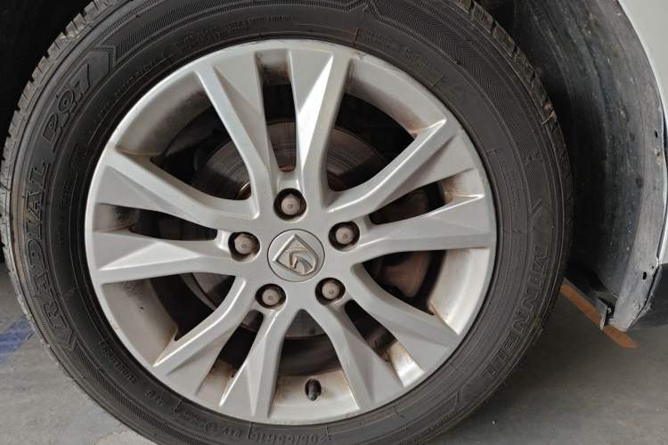 Used Baojun 730 2015 1.8L Manual Comfort ESP Version 7-seater Right Front Wheel Hub