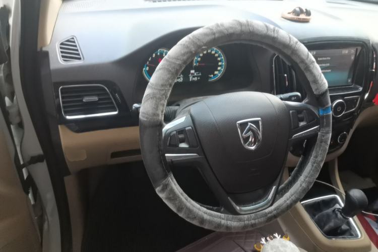 Used Baojun 730 2015 1.8L Manual Luxury Navigation ESP Version 7-seater Steering Wheel