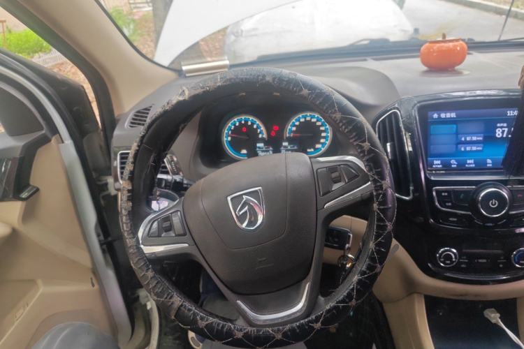 Used Baojun 730 2015 1.8L Manual Luxury Navigation ESP Version 7-seater Steering Wheel