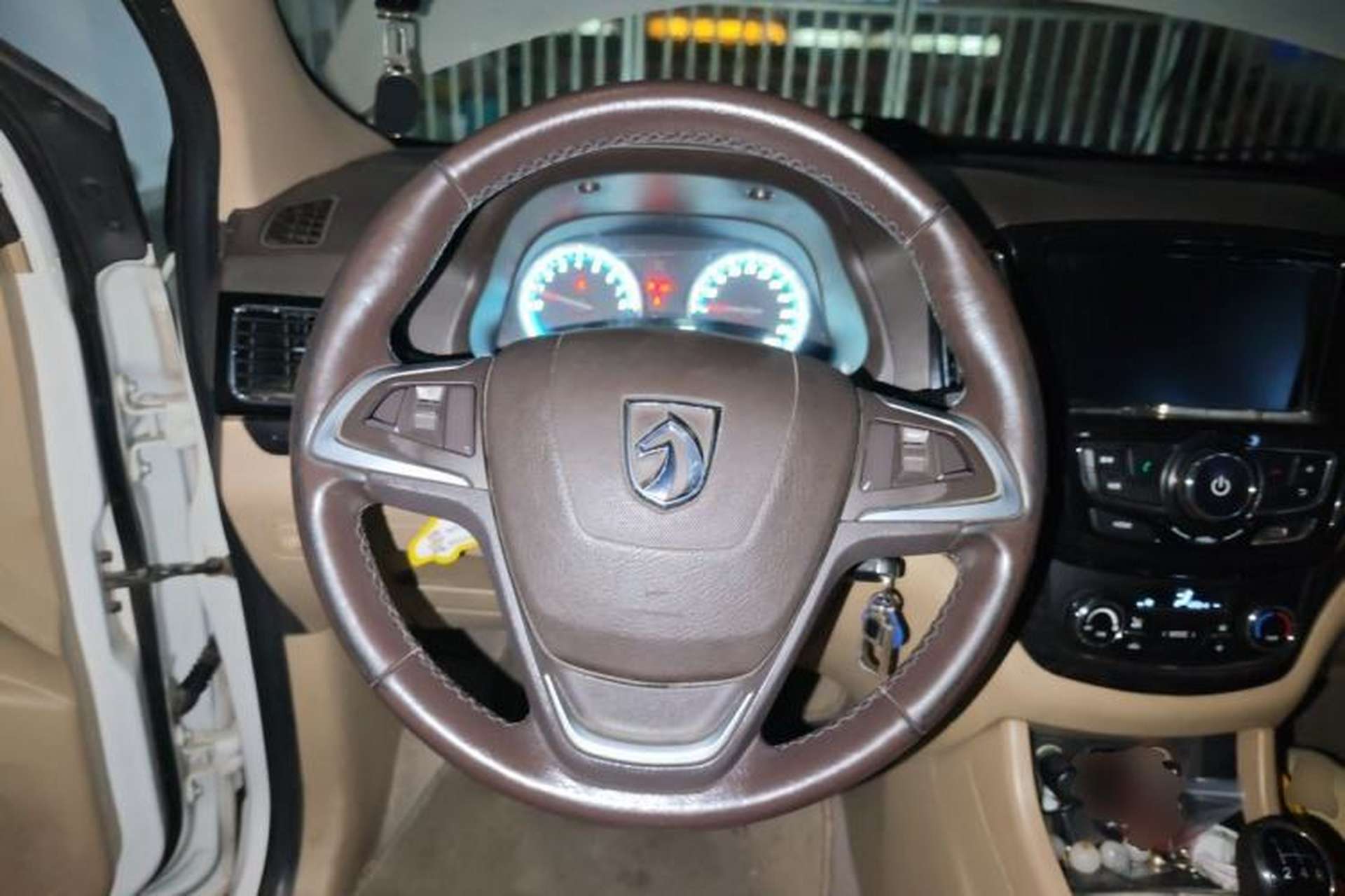 Used Baojun 730 2015 1.8L Manual Luxury Navigation ESP Version 7-seater Steering Wheel