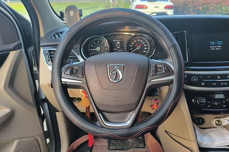 Used Baojun 730 2015 1.8L Manual Luxury Navigation ESP Version 7-seater Steering Wheel
