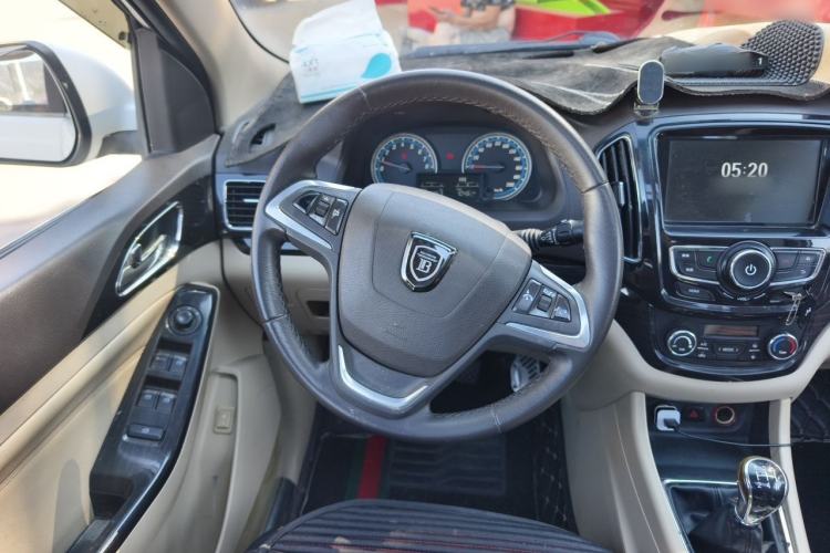 Used Baojun 730 2015 1.8L Manual Luxury Navigation ESP Version 7-seater Steering Wheel