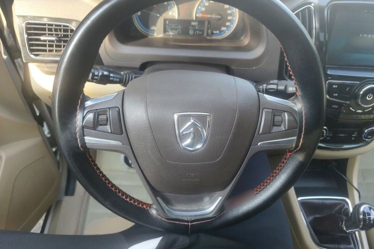 Used Baojun 730 2015 1.8L Manual Luxury Navigation ESP Version 7-seater Steering Wheel