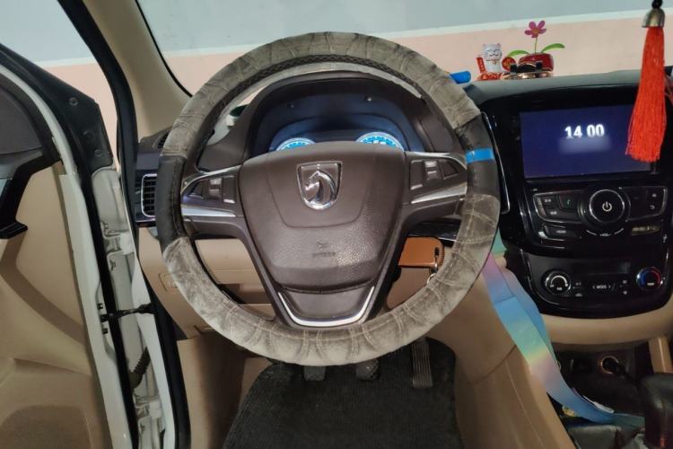 Used Baojun 730 2015 1.8L Manual Luxury Navigation ESP Version 7-seater Steering Wheel