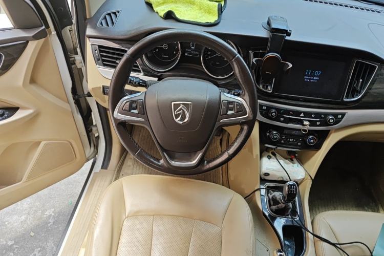 Used Baojun 730 2015 1.8L Manual Luxury Navigation ESP Version 7-seater Steering Wheel