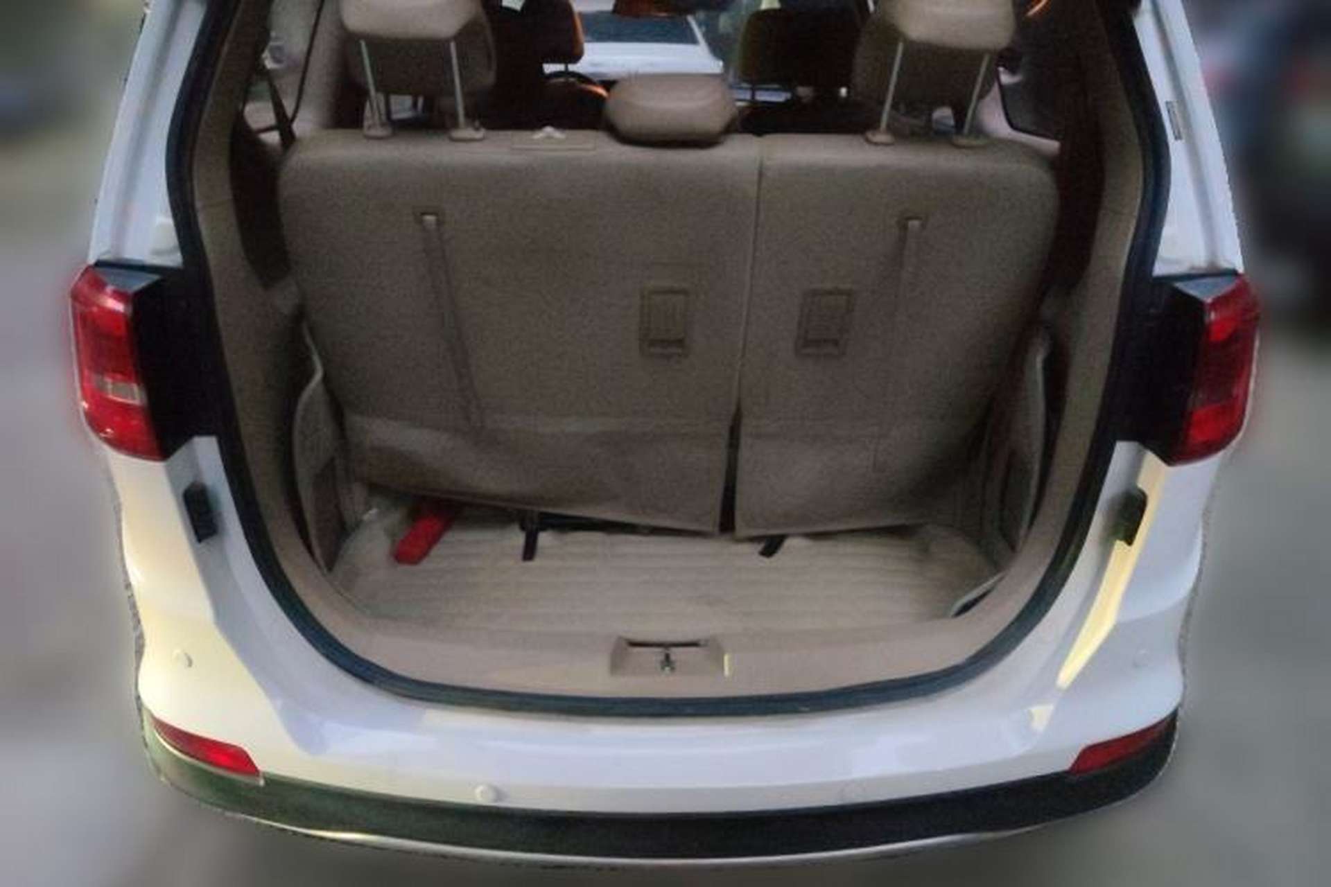 Used Baojun 730 2015 1.8L Manual Luxury Navigation ESP Version 7-seater Trunk