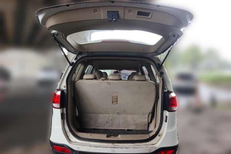 Used Baojun 730 2015 1.8L Manual Comfort ESP Version 7-seater Trunk