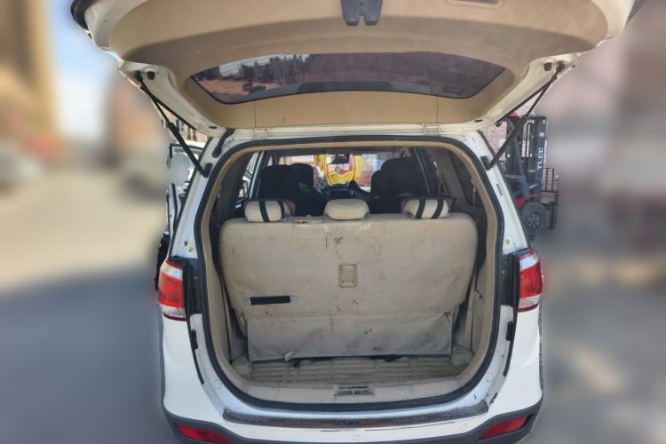 Used Baojun 730 2015 1.8L Manual Luxury Navigation ESP Version 7-seater Trunk