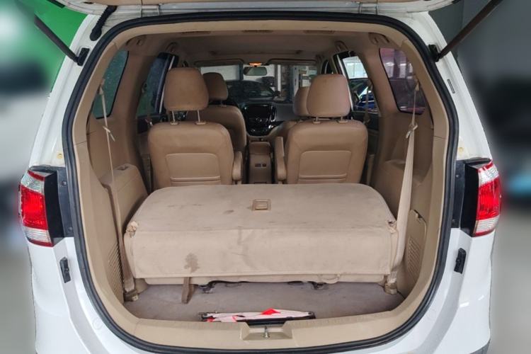 Used Baojun 730 2015 1.8L Manual Luxury Navigation ESP Version 7-seater Trunk