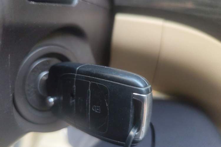 Used Baojun 730 2015 1.8L Manual Luxury Navigation ESP Version 7-seater Vehicle Key