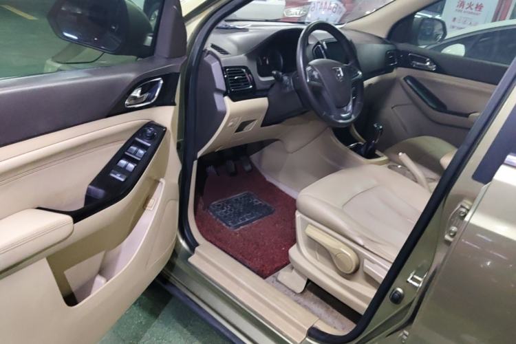 Used Baojun 730 2015 1.8L Manual Luxury Navigation ESP Version 7-seater Driver Seat
