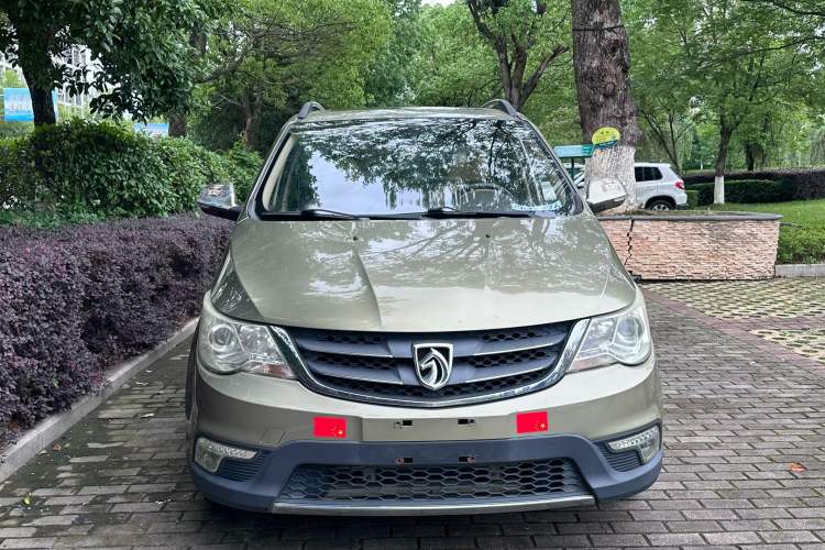 Used Baojun 730 2015 1.8L Manual Luxury Navigation ESP Version 7-seater Front