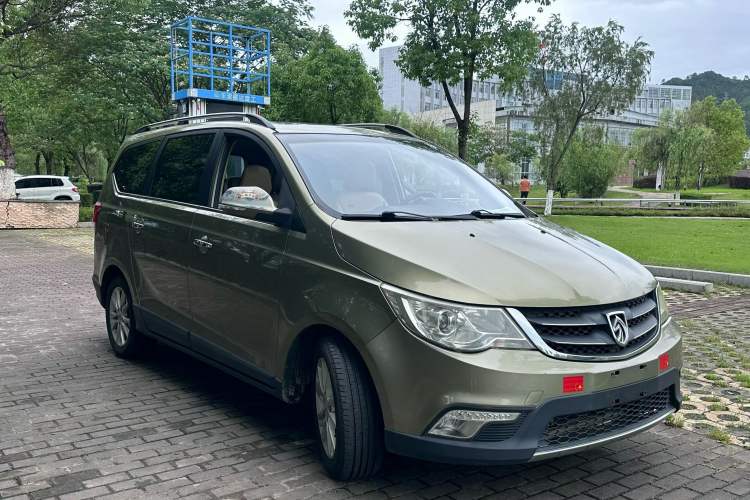 Used Baojun 730 2015 1.8L Manual Luxury Navigation ESP Version 7-seater Front Right 45 Deg