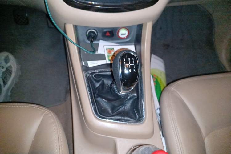 Used Baojun 730 2015 1.8L Manual Comfort ESP Version 7-seater Gear Lever
