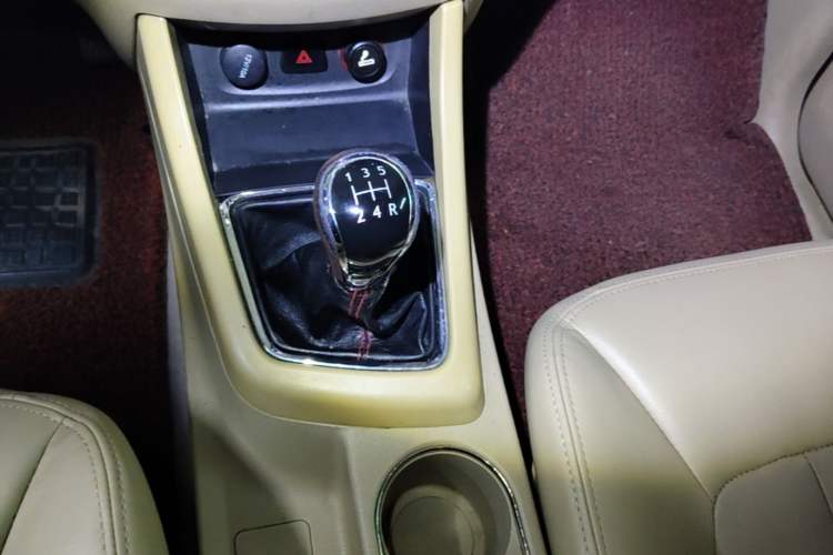 Used Baojun 730 2015 1.8L Manual Luxury Navigation ESP Version 7-seater Gear Lever