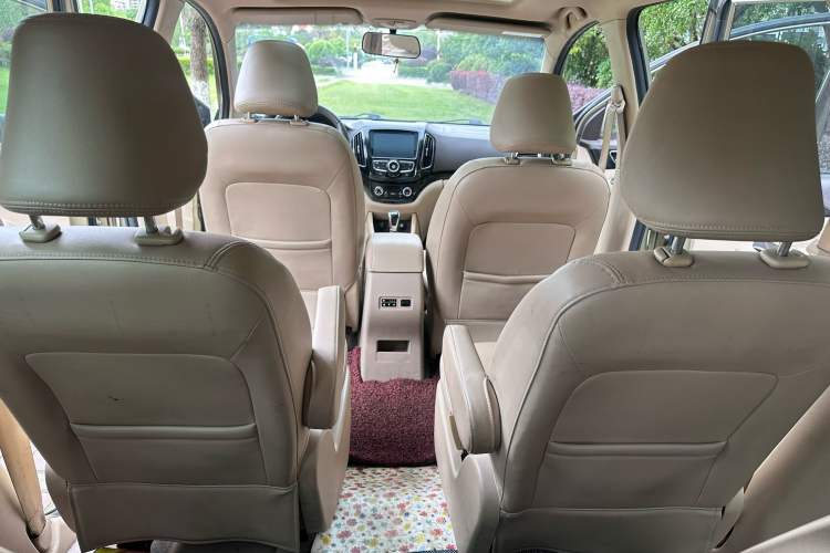 Used Baojun 730 2015 1.8L Manual Luxury Navigation ESP Version 7-seater Headliner