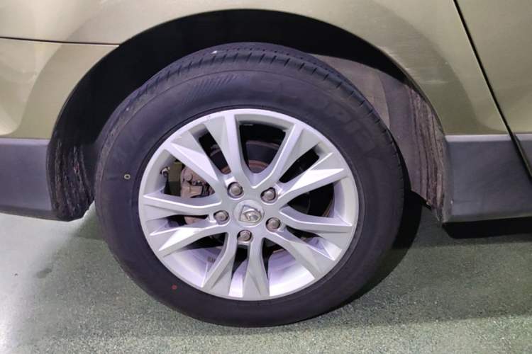 Used Baojun 730 2015 1.8L Manual Luxury Navigation ESP Version 7-seater Right Rear Wheel Hub