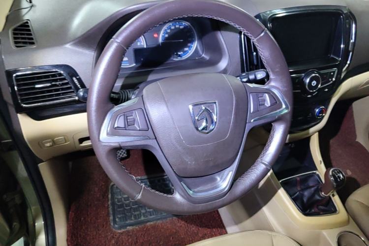 Used Baojun 730 2015 1.8L Manual Luxury Navigation ESP Version 7-seater Steering Wheel