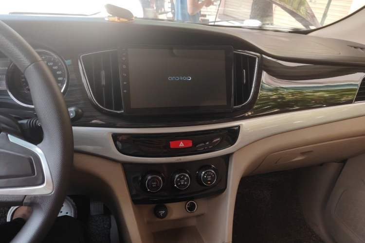 Used Baojun 730 2016 1.5T Manual Standard Version 7 Seats Audio And AC Panel