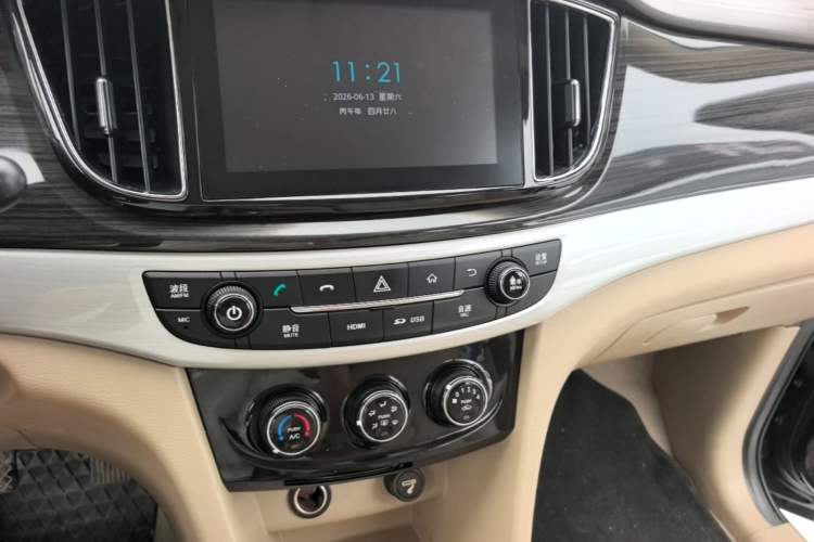 Used Baojun 730 2016 1.5L Manual Comfort Version 7 Seats China V Emission Standard Audio And AC Panel