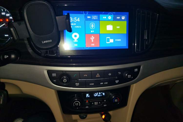 Used Baojun 730 2016 1.5T Manual Luxury Edition 7 Seats Audio And AC Panel