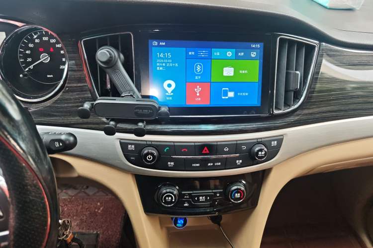 Used Baojun 730 2016 1.5T Manual Luxury Edition 7 Seats Audio And AC Panel