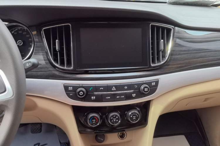 Used Baojun 730 2016 1.5L Manual Comfort Version 7 Seats China V Emission Standard Audio And AC Panel