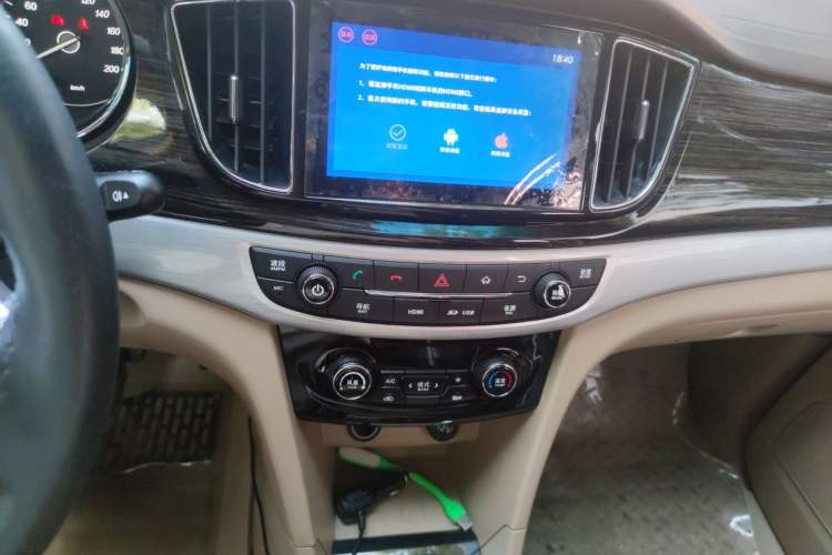 Used Baojun 730 2016 1.8L Manual Luxury Edition 7 Seats Audio And AC Panel